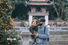Nhiều du khách đến với Hà Nội dịp tết Ất Tỵ 2025. (Ảnh: Phạm Tuấn Anh/TTXVN)