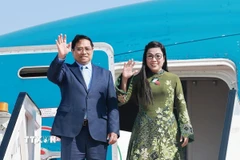 Thủ tướng Phạm Minh Chính và Phu nhân Lê Thị Bích Trân rời Kuwait, tiếp tục lên đường thăm chính thức Algeria. (Ảnh: Dương Giang/TTXVN)