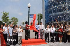Lễ gắn biển tên đường Trần Kim Xuyến và đường Đào Tùng tại thành phố Bắc Giang. Đây là hai nhà báo của TTXVN có nhiều đóng góp cho sự nghiệp báo chí của Ngành cũng như nền báo chí Cách mạng Việt Nam nói chung (8/9/2023). (Ảnh: Danh Lam/TTXVN)