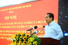 Chủ tịch Ủy ban Nhân dân Thành phố Hồ Chí Minh Nguyễn Văn Được phát biểu tại hội nghị tháo gỡ khó khăn, vướng mắc cho các công trình, dự án tồn đọng kéo dài. (Ảnh: Liên Sơn/TTXVN)