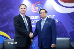 Thủ tướng Phạm Minh Chính gặp ông Carlos Felipe Jaramillo - Phó Chủ tịch Ngân hàng Thế giới phụ trách Khu vực Đông Á-Thái Bình Dương. (Ảnh: Dương Giang/TTXVN)