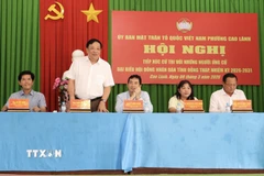 Ông Phạm Thành Ngại - Chủ tịch Ủy ban Nhân dân tỉnh Đồng Tháp phát biểu trong buổi tiếp xúc cử tri. (Ảnh: Hồng Nhung/TTXVN)