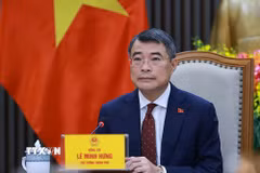 Thủ tướng Chính phủ Lê Minh Hưng điện đàm với Thủ tướng Trung Quốc Lý Cường. (Ảnh: Dương Giang/TTXVN)