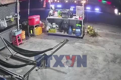 Đồng Tháp: Xe khách lao vào lề đường khiến 2 người thiệt mạng 