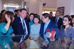 Hai Thủ tướng Việt Nam và Nhật Bản tham quan Bảo tàng Lịch sử Quốc gia Việt Nam