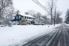 Tuyết phủ trắng Norwood, New Jersey, Mỹ ngày 27/12/2025. (Ảnh: REUTERS/TTXVN)