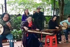 Các nghệ nhân, câu lạc bộ văn hóa dân gian trên địa bàn tỉnh Quảng Trị bền bỉ thực hành, trao truyền các giá trị văn hóa truyền thống đến cộng đồng và thế hệ mai sau. (Ảnh: TTXVN phát)