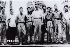 Ngày 21/4/1950, tại xóm Roòng Khoa, xã Ðiềm Mặc, trong khu ATK Ðịnh Hóa (Thái Nguyên), Hội Những người viết báo Việt Nam (nay là Hội Nhà báo Việt Nam) được thành lập. Trong ảnh: Các nhà báo Việt Nam và quốc tế dự Đại hội lần thứ I - Hội Những người làm báo Việt Nam, ngày 21/4/1950. (Ảnh: TTXVN phát)