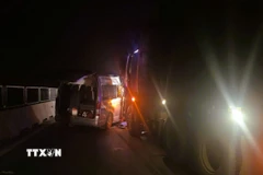 Hiện trường vụ tai nạn trên cao tốc Mai Sơn-Quốc lộ 45 đoạn qua tỉnh Thanh Hóa. (Ảnh: TTXVN phát)