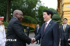 Chủ tịch nước Lương Cường đón Tổng thống Nam Phi Matamela Cyril Ramaphosa. (Ảnh: Lâm Khánh/TTXVN)