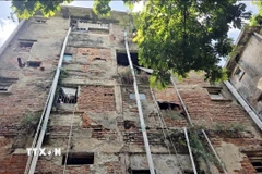 Phía sau toà nhà 5 tầng đường Trần Đăng Ninh, phường Nam Định (Ninh Bình). (Ảnh: Thái Thuần/TTXVN)