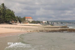 Kè mái nghiêng bêtông chống xâm thực tại phường Phan Thiết (Lâm Đồng). (Ảnh: Nguyễn Thanh/TTXVN)