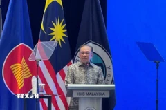 Thủ tướng Malaysia Datuk Seri Anwar Ibrahim phát biểu tại Hội nghị bàn tròn châu Á-Thái Bình Dương (APR) lần thứ 38, diễn ra tại Kuala Lumpur, Malaysia. (Ảnh: Viên Luyến/TTXVN)
