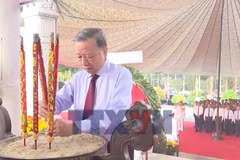 Tổng Bí thư, Chủ tịch nước Tô Lâm dâng hương tại Nghĩa trang Liệt sỹ Đồi 82 Tân Biên