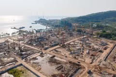 Các dự án, công trình hạ tầng phục vụ Hội nghị Cấp cao APEC 2027 đang giai đoạn thi công trên đại công trường Phú Quốc (An Giang). (Ảnh: TTXVN phát)