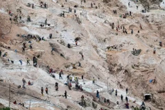 Công nhân khai thác mỏ ở Cộng hòa Dân chủ Congo. (Nguồn: AP)