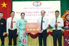 Sở Y tế tỉnh Thái Nguyên hỗ trợ Đảng bộ xã Phong Quang 90 triệu đồng để thực hiện xóa nhà tạm, nhà dột nát trên địa bàn. (Nguồn: Báo Thái Nguyên)