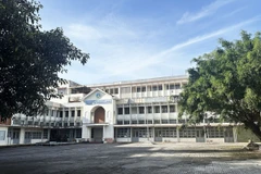 Trường Tiểu học-Trung học Cơ sở Xuân Hương được thành lập tại số 39 đường Trần Phú, phường Xuân Hương-Đà Lạt, sử dụng cơ sở hạ tầng của Trường cao đẳng Kinh tế kỹ thuật Lâm Đồng. (Ảnh: Chu Quốc Hùng/ TTXVN)