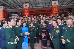 Lãnh đạo Quân ủy Trung ương - Bộ Quốc phòng với các gương mặt trẻ, gương mặt tiêu biểu toàn quân năm 2024. (Ảnh: Trọng Đức/TTXVN)