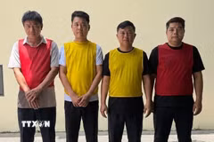 Các đối tượng cầm đầu của đường dây cá độ. (Ảnh: TTXVN phát)