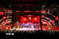 Chương trình biểu diễn nghệ thuật chào mừng Đại hội đại biểu Đảng bộ Chính phủ lần thứ nhất nhiệm kỳ 2025-2030. (Ảnh: Phạm Kiên/TTXVN)