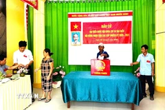 Cử tri đặc khu Thổ Châu tham gia bầu cử sáng 8/3/20026. (Ảnh: Văn Sĩ/TTXVN)