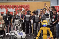 Robot VR-H3 của VinRobotics tham gia cuộc diễu hành robot tại ICRA 2026. (Ảnh: Vũ Hiệp/TTXVN)