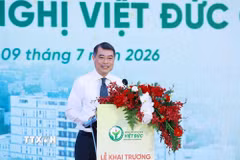 Thủ tướng Lê Minh Hưng phát biểu chỉ đạo tại Lễ khai trương hoạt động Bệnh viện Hữu nghị Việt Đức tại phường Liêm Tuyền, tỉnh Ninh Bình. (Ảnh: Dương Giang/TTXVN)