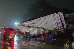 Hiện trường vụ xe tải bị tàu hỏa va chạm, cuốn đi 700 mét 