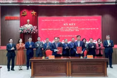 Bộ trưởng Bộ Ngoại giao Lê Hoài Trung và Bí thư Thành ủy Hà Nội Nguyễn Duy Ngọc đã ký Quy chế phối hợp trong triển khai công tác đối ngoại và hội nhập quốc tế trên địa bàn thành phố. (Nguồn: Bộ Ngoại giao)