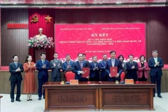 Bộ trưởng Bộ Ngoại giao Lê Hoài Trung và Bí thư Thành ủy Hà Nội Nguyễn Duy Ngọc đã ký Quy chế phối hợp trong triển khai công tác đối ngoại và hội nhập quốc tế trên địa bàn thành phố. (Nguồn: Bộ Ngoại giao)