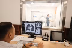Phòng chụp CT 128 dãy tại Bệnh viện Nhi Hà Nội. (Ảnh: Minh Quyết/TTXVN)