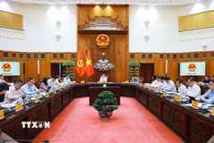 Thủ tướng Lê Minh Hưng làm việc với lãnh đạo các bộ, ngành liên quan về công nghệ chiến lược và sản phẩm công nghệ chiến lược. (Ảnh: Dương Giang/TTXVN)