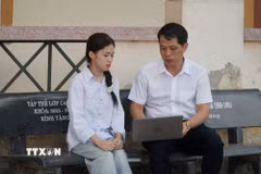 Đằng sau thành tích ấn tượng của Hoàng Thị Quỳnh Phương là hành trình học tập bền bỉ, sự đồng hành tận tâm của thầy cô, gia đình và ước mơ giản dị trở thành giáo viên Ngữ văn. (Ảnh: Bích Huệ/TTXVN)