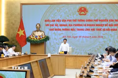 Phó Thủ tướng Nguyễn Văn Thắng chủ trì buổi làm việc về giải quyết khó khăn, vướng mắc trong lĩnh vực thuế và hải quan. (Ảnh: Xuân Tùng/TTXVN)