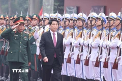 Chủ tịch nước Lương Cường duyệt Đội danh dự Quân đội nhân dân Việt Nam. (Ảnh: Lâm Khánh/TTXVN)