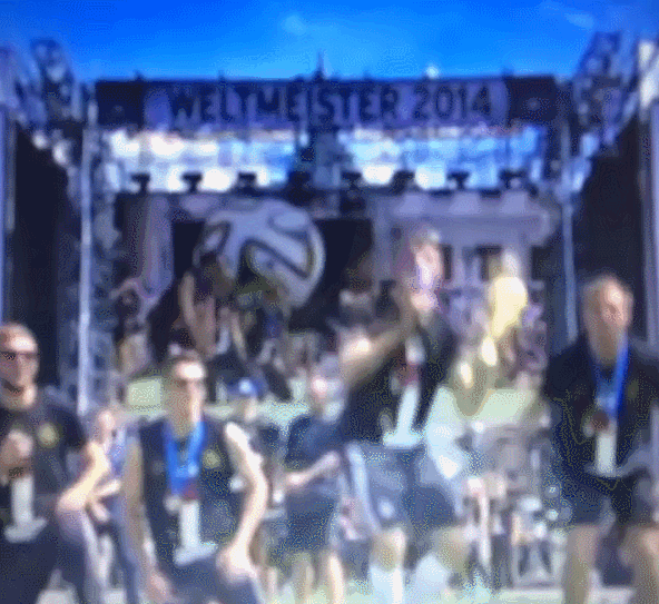 Các cầu thủ Đức quậy tưng bừng ở buổi lễ ăn mừng chức vô địch ảnh 5