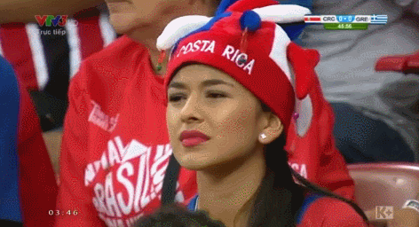 Ảnh động fan nữ xinh đẹp của Costa Rica nhí nhảnh trên khán đài ảnh 2
