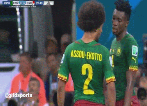 Thua mất mặt, các cầu thủ Cameroon choảng nhau ngay trên sân ảnh 2