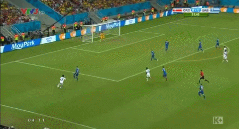 Ảnh động cú dứt điểm khiến thủ môn Hy Lạp đứng chôn chân ảnh 2