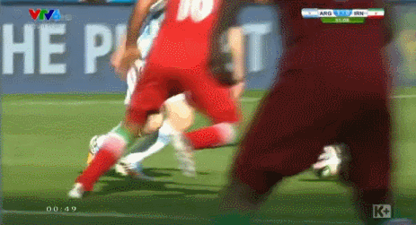 Ảnh động pha ghi bàn xé tan hàng thủ Iran của Leo Messi ảnh 2