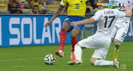 Pha vào bóng ghê rợn khiến Antonio Valencia phải trả giá đắt ảnh 2