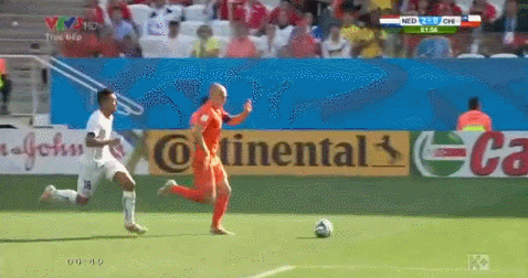 Pha bứt tốc độ kinh hoàng từ quá nửa sân của Arjen Robben ảnh 3