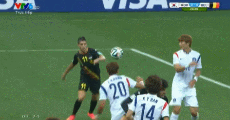 Pha bỏ lỡ cơ hội không tưởng gợi nhớ tới Fernando Torres ảnh 2