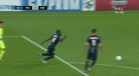 Cầu thủ của PSG lăn lộn trên sân vì bị sút bóng đúng "chỗ hiểm" ảnh 2