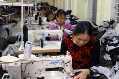 Ngành dệt may cũng "nín thở" chờ đợi kết quả đàm phán để tránh những tác động tiêu cực đến thị trường xuất khẩu tỷ USD. (Ảnh: Vietnam)