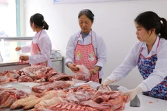 Giá thịt lợn tăng 0,8%, tác động làm CPI tăng 0,03 điểm phần trăm. (Ảnh: Vietnam+)