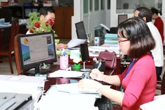 Trong cơ cấu nguồn thu, thu nội địa đóng vai trò chủ chốt khi đạt 740,7 nghìn tỷ đồng, tăng 12,5%. (Ảnh: Vietnam+)