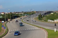 Công tác giải phóng mặt bằng tiếp tục được xem là “điểm nghẽn” lớn nhất và dai dẳng nhất. (Ảnh: Vietnam+)