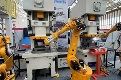 Con số tăng trưởng GDP 8,02% là một kết quả tích cực, nhưng khi bóc tách từng lớp dữ liệu vẫn có những khoảng trống đáng quan ngại về tính bền vững nội sinh. (Ảnh: Vietnam+)